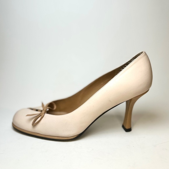 Stuart Weitzman Cream Leather Pumps | 7.5 - Picture 1 of 9